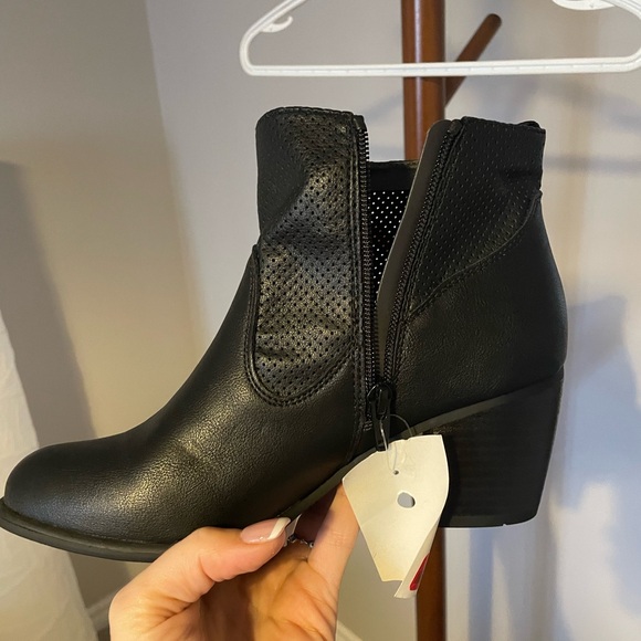 Ankle boots - Picture 2 of 3